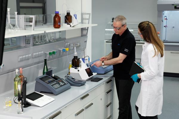 Karl Fischer Sample Preparation in Pharmaceuticals